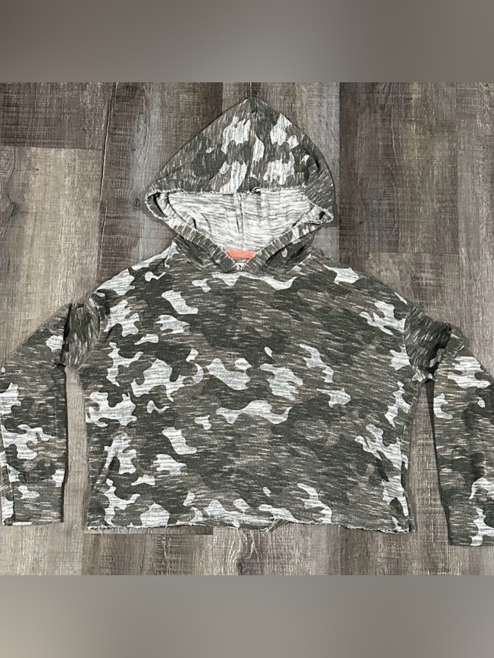 💞 Women’s Size Medium Cropped Long Sleeve Camo Hoodie
